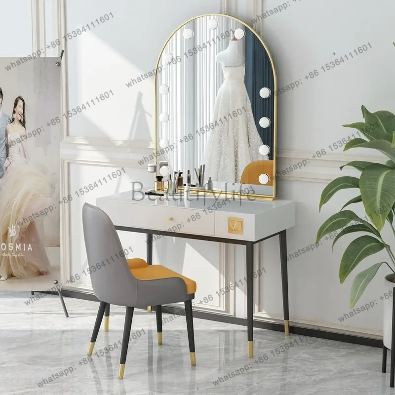 Beauty Makeup Studio - Простой зеркальный столик для макияжа с